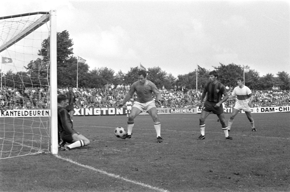 HFC Haarlem tegen ADO 2-0. Couperus scoorde, Bestanddeelnr 922-7138