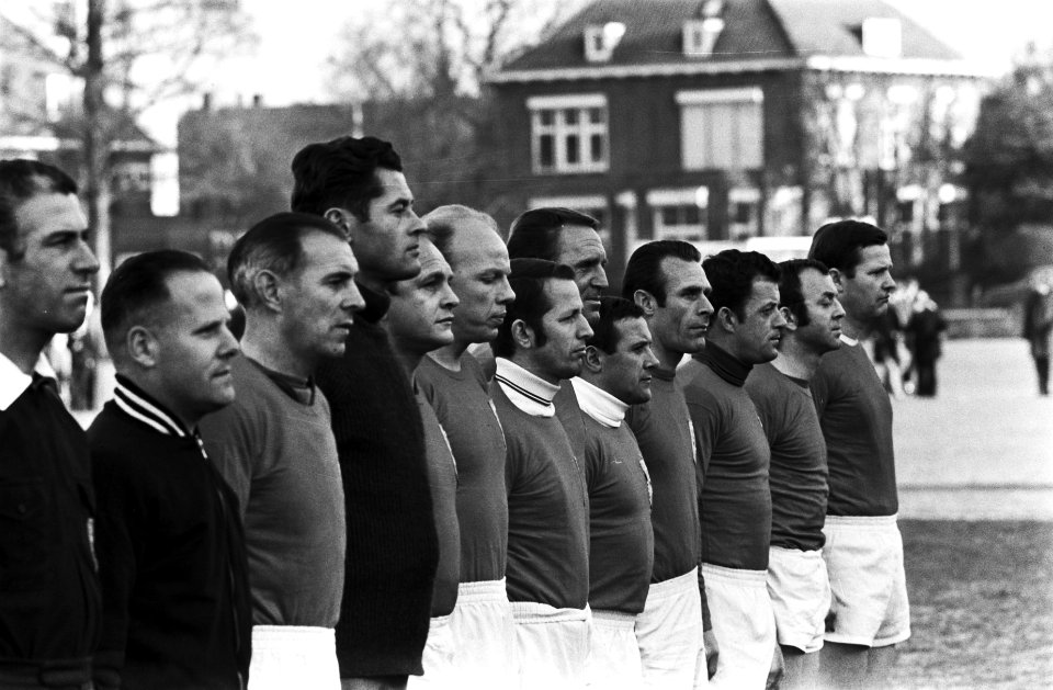 HFC Oud-Internationals. Elftal OI Schaap, Roffel, Oudeland, Wiersma, Schouten, , Bestanddeelnr 923-1185