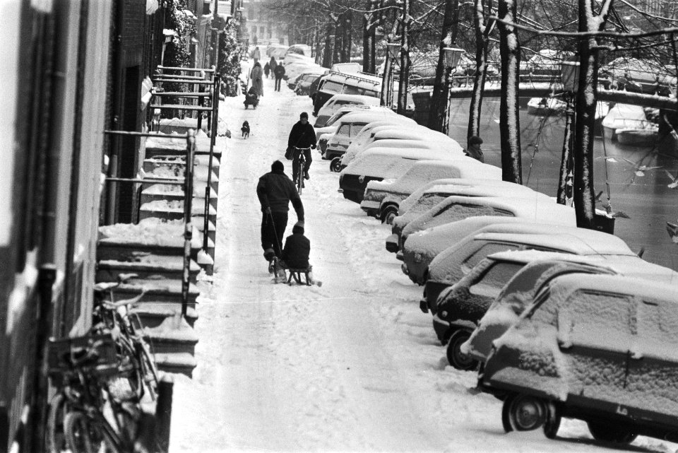 Hevige sneeuwval overzicht op de Bloemgracht, Bestanddeelnr 932-8412