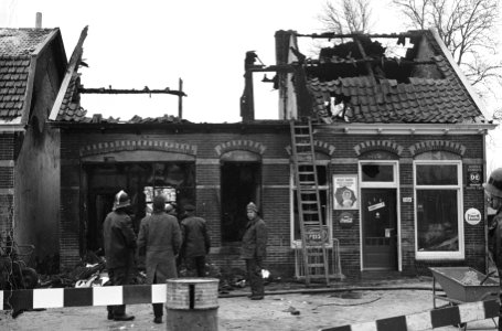 Hevige brand in Nieuw Vennep, het uitgebrande huis, Bestanddeelnr 914-6945