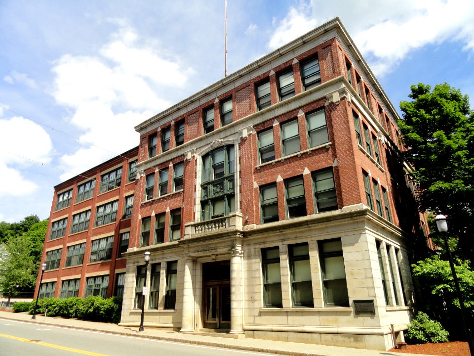 Heywood-Wakefield Place - Gardner, MA - DSC00882