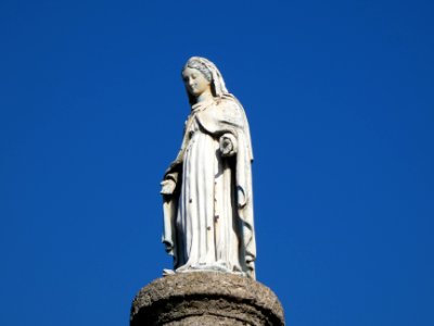 Hières-sur-Amby - Plateau de Larina - Statue de la Vierge