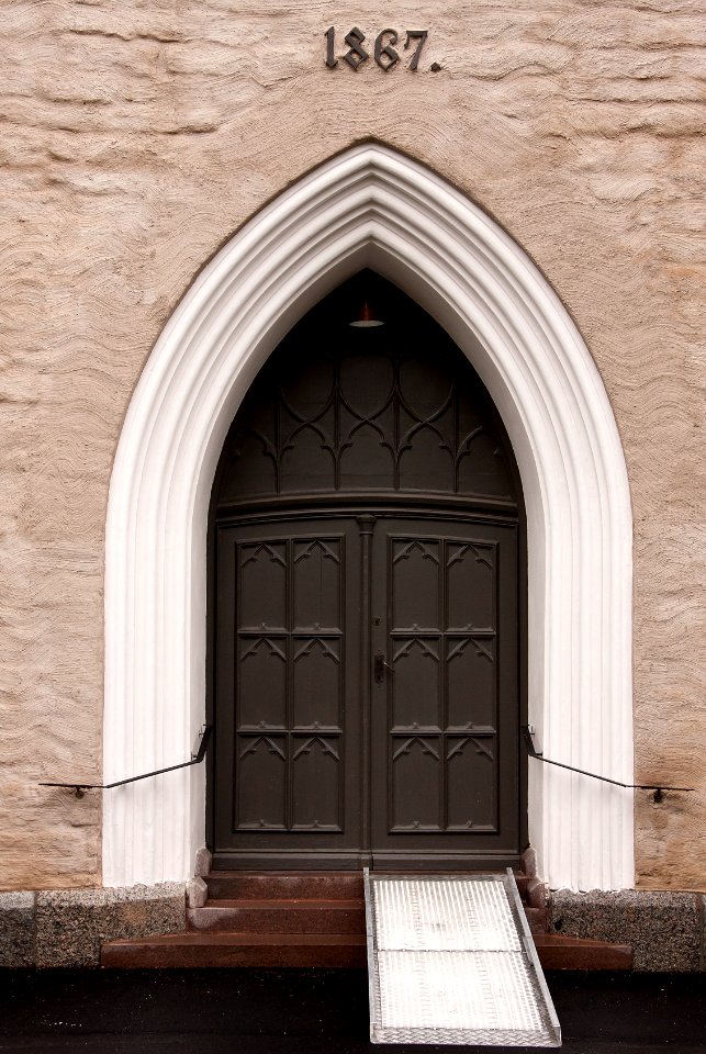 Hidinge nya kyrka - kyrkport