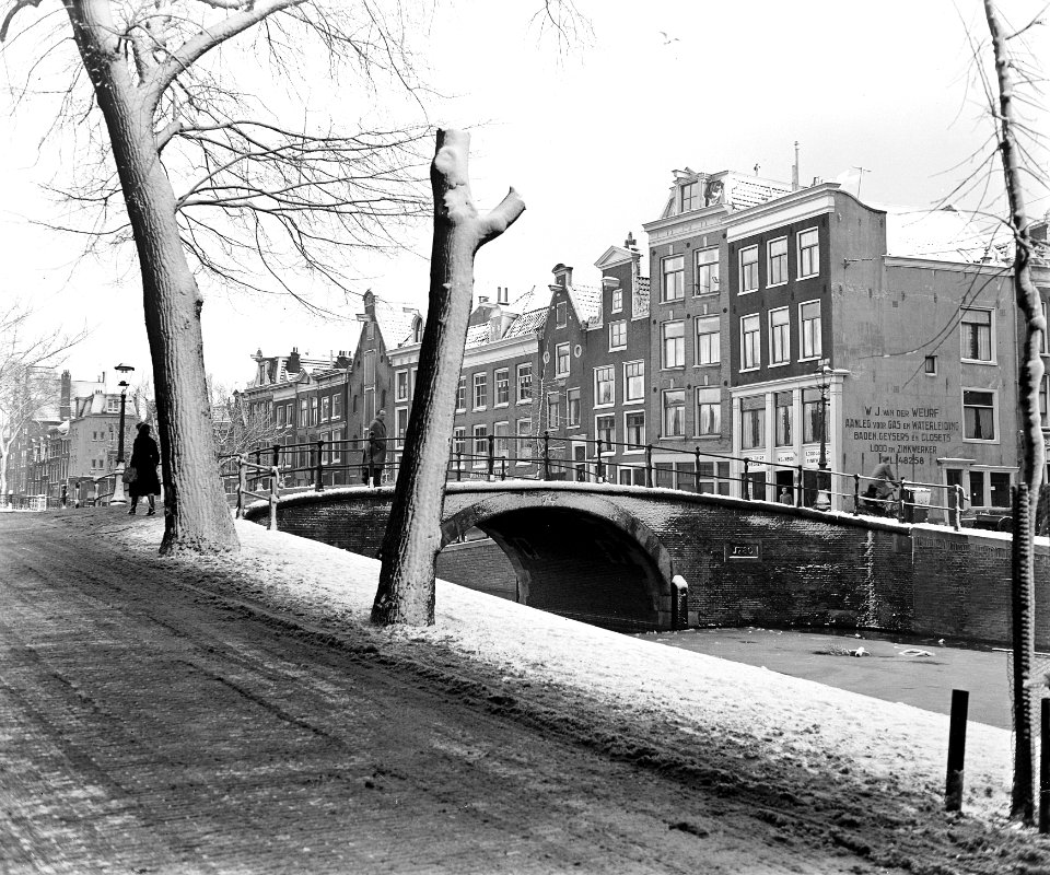 Hevige sneeuwval Amsterdam (grachten met sneeuw), Bestanddeelnr 906-9449