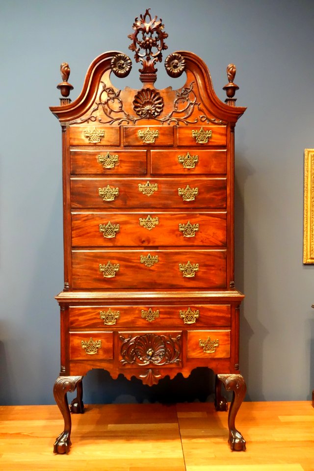 High chest of drawers, The de Young Carver, Philadelphia, c. 1780, mahogany, pine, poplar - De Young Museum - DSC00956