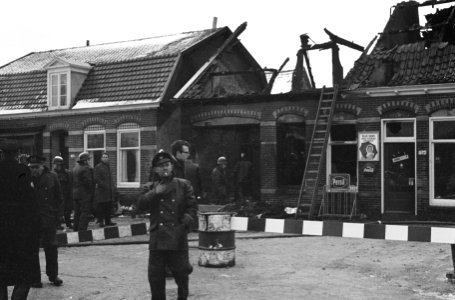 Hevige brand in Nieuw Vennep, het uitgebrande huis, Bestanddeelnr 914-6946