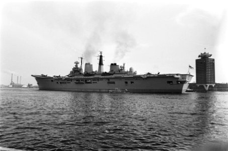 Hier in de Amsterdamse haven, Bestanddeelnr 933-5644