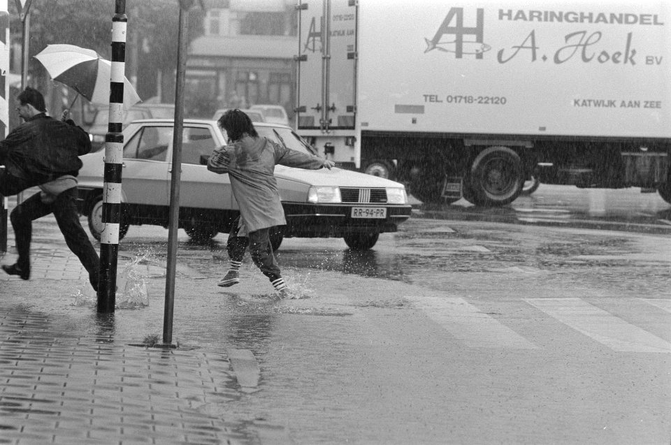 Hevige regenval in Amsterdam, Bestanddeelnr 934-0370