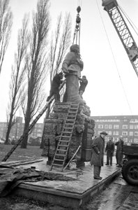 Het standbeeld van architect H.P. Berlage, vervaardigd door beeldhouwer Hildo Krop, Bestanddeelnr 919-8706