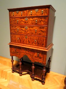 High Chest of Drawers, about 1700-1720, Massachusetts, burled maple veneer with walnut herringbone bandings - Cleveland Museum of Art - DSC08851