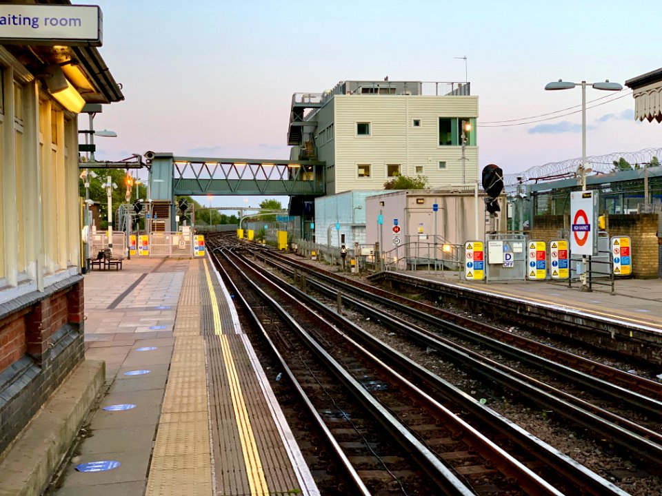 High Barnet Platform 2 looking south