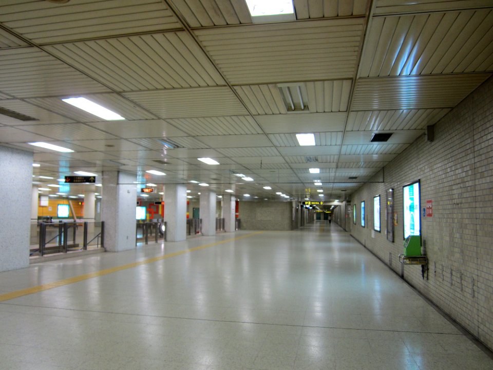 Hibarigaoka sta concourse