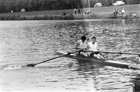 Het team van de Amsterdamse Studenten Roeivereniging Nereus wint in de categorie, Bestanddeelnr 923-6462