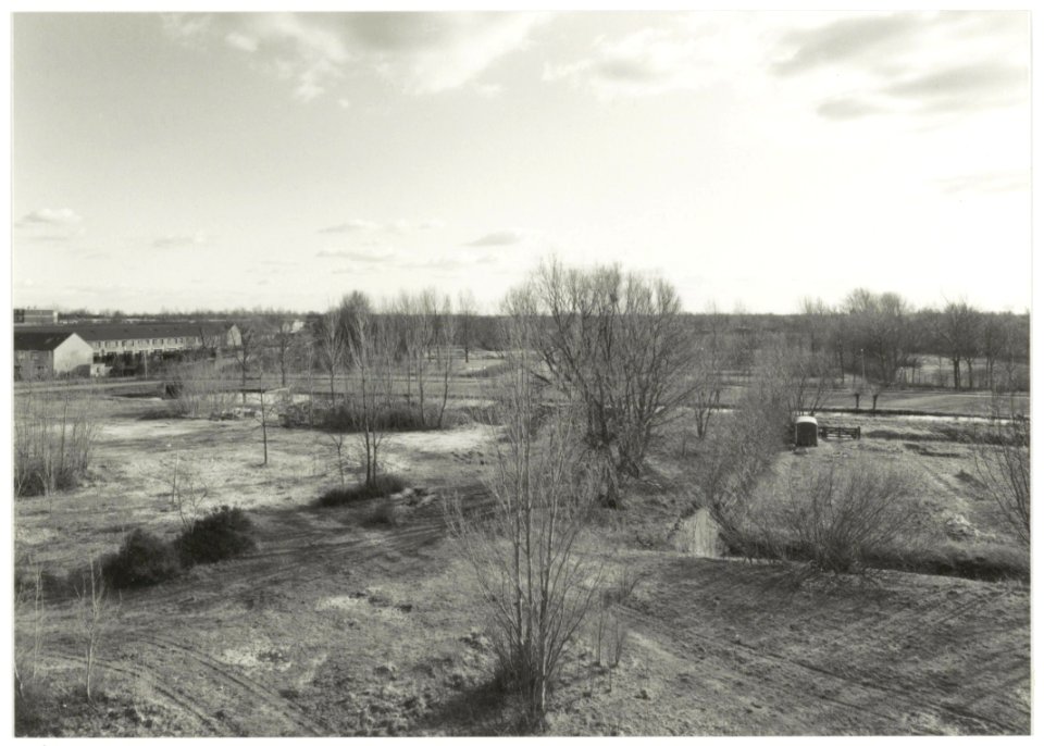 Het terrein van het voormalige Sportfondsenbad aan de Zwemmerslaan. NL-HlmNHA 54034165