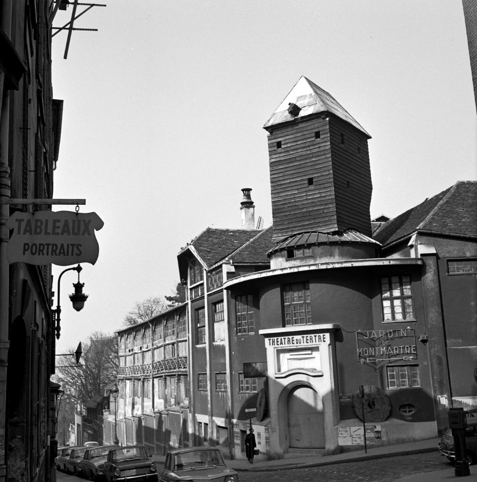 Het Théâtre du Tertre, aan de achterzijde van Le Jardin du Montmartre, Bestanddeelnr 254-0577