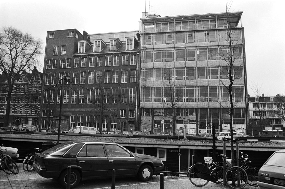 Het Tetterode-complex aan de Bilderdijkstraat in Amsterdam vanaf de Da Costakad…, Bestanddeelnr 933-5717