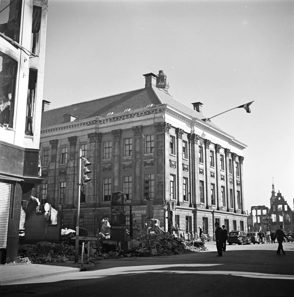 Het Stadhuis van Groningen liep geringe schade op tijdens de hevige gevechten in, Bestanddeelnr 900-2660