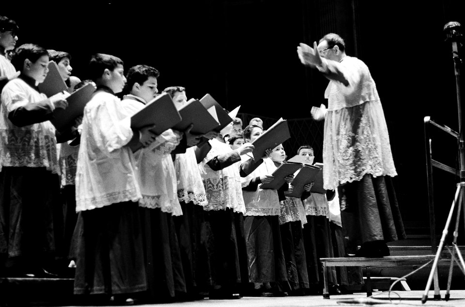 Het Sixtijnse koor uit Rome tijdens het Concert in Concertgebouw te Amsterdam, Bestanddeelnr 915-0617