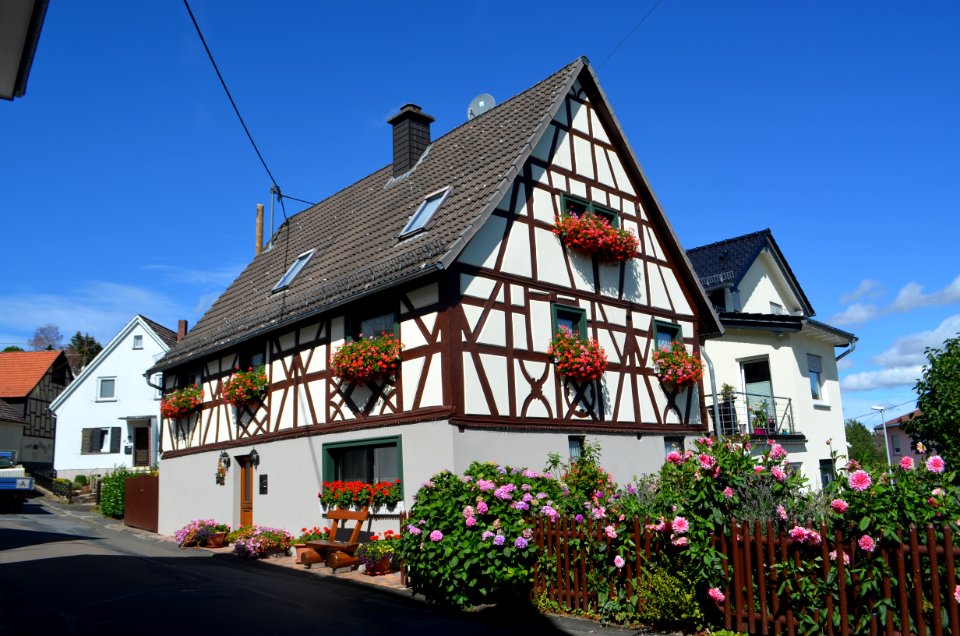 Hettenhain, Schwalbacher Straße 6
