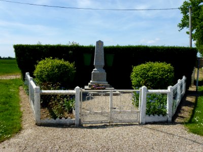 Heudreville-en-Lieuvin (Eure, Fr) monument aux morts
