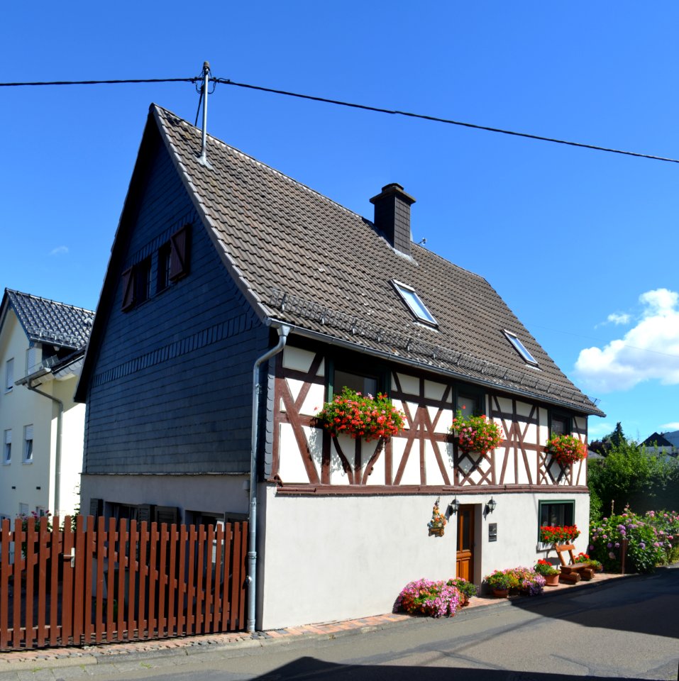 Hettenhain, Schwalbacher Straße 6 (1)