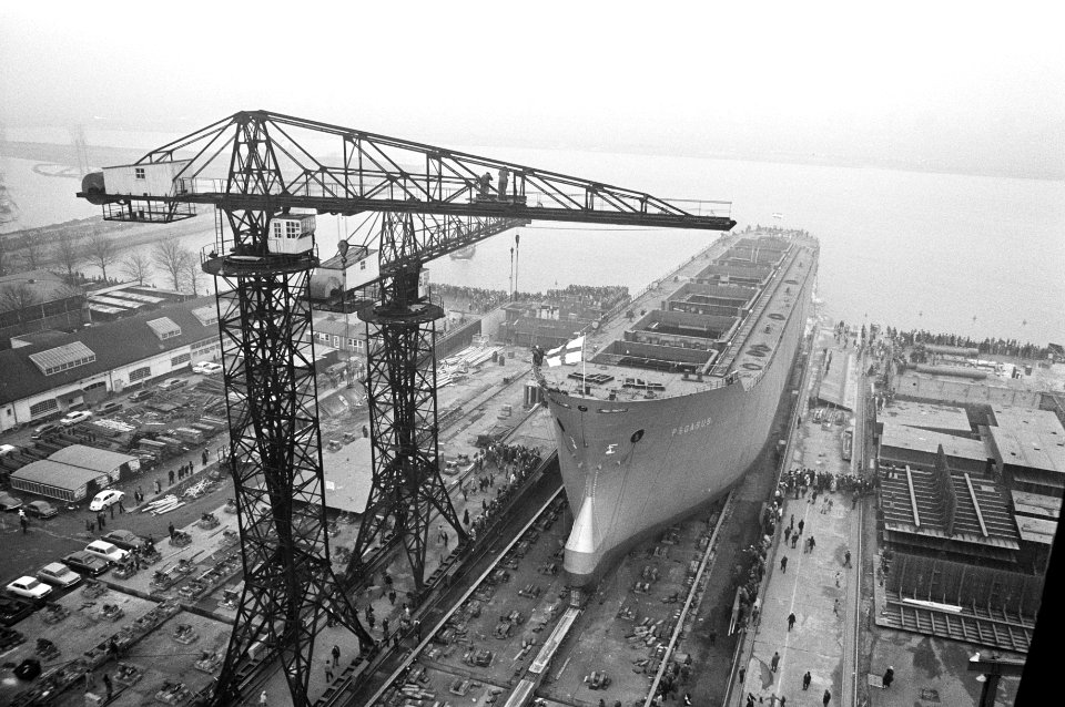 Heusden, Verolmewerf, tewaterlating Bulkcarrier Pegasus opdracht Verolme, Bestanddeelnr 925-3163