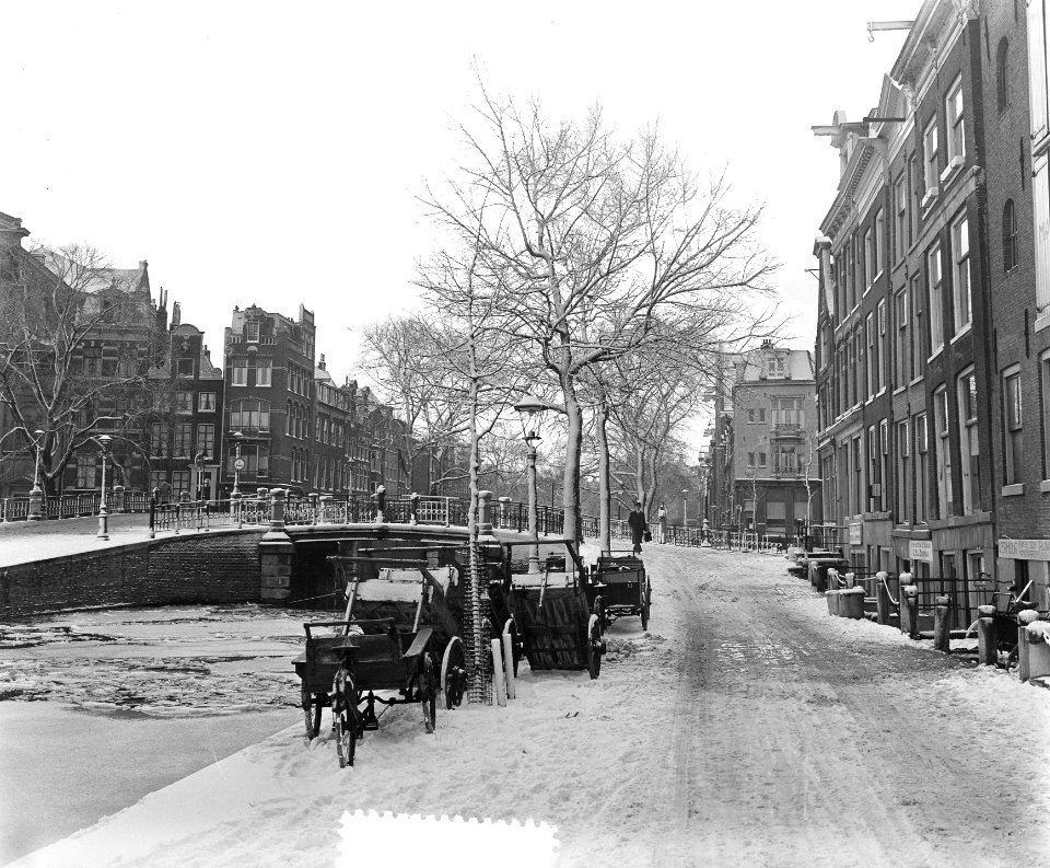 Hevige sneeuwval Amsterdam (grachten met sneeuw), Bestanddeelnr 906-9450