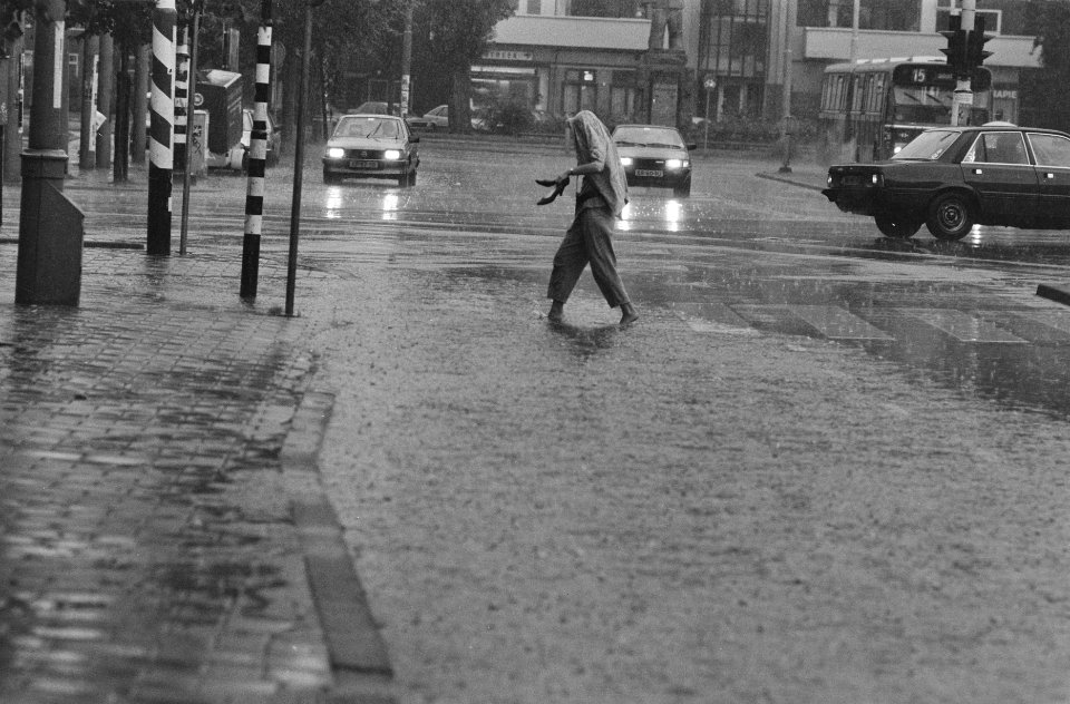 Hevige regenval in Amsterdam, Bestanddeelnr 934-0369
