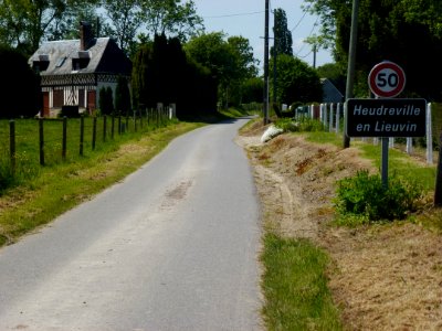 Heudreville-en-Lieuvin (Eure, Fr) city limit sign