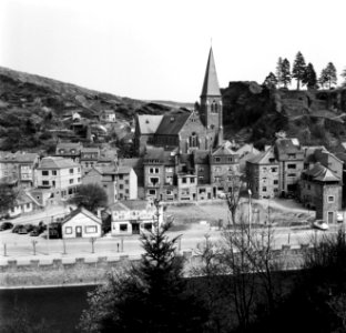Het uitzicht op de stad, de kasteel-ruïnes en de Ourthe, Bestanddeelnr 254-3367