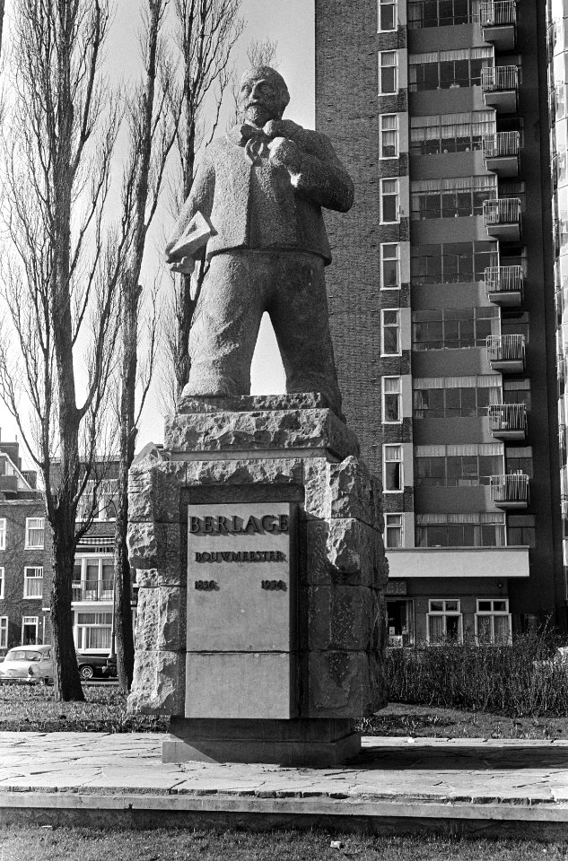 Het standbeeld van architect H.P. Berlage, vervaardigd door beeldhouwer Hildo Krop, Bestanddeelnr 920-1306