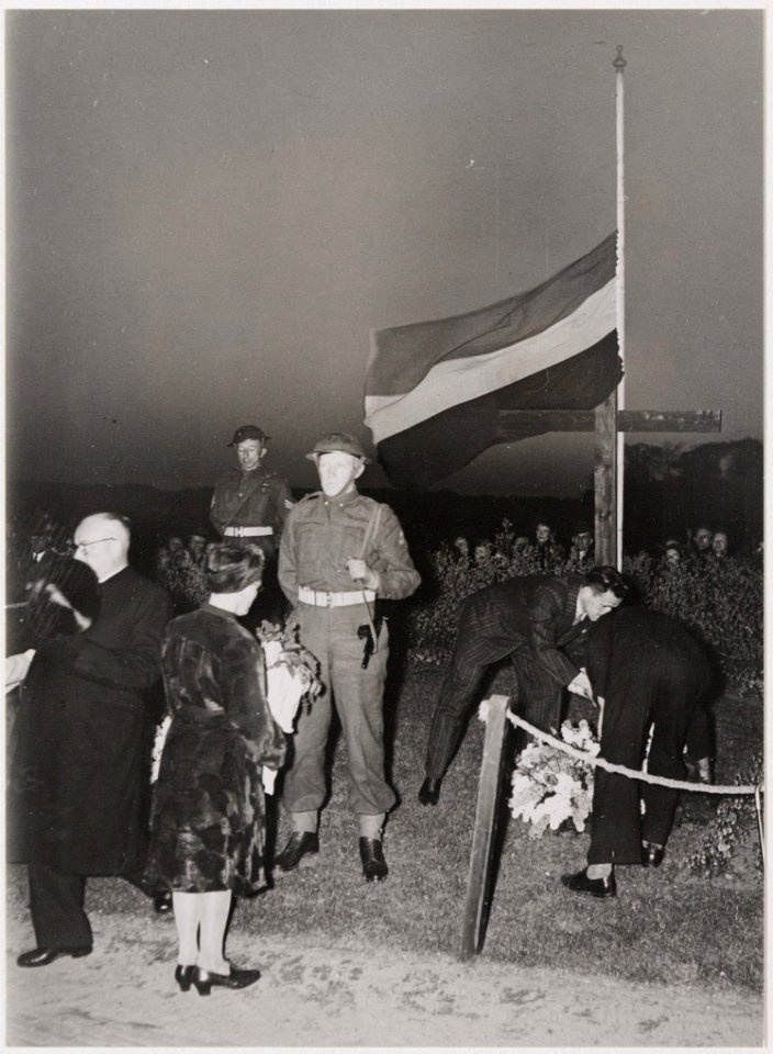 Het voorlopige verzetsmonument aan de Rijksstraatweg
