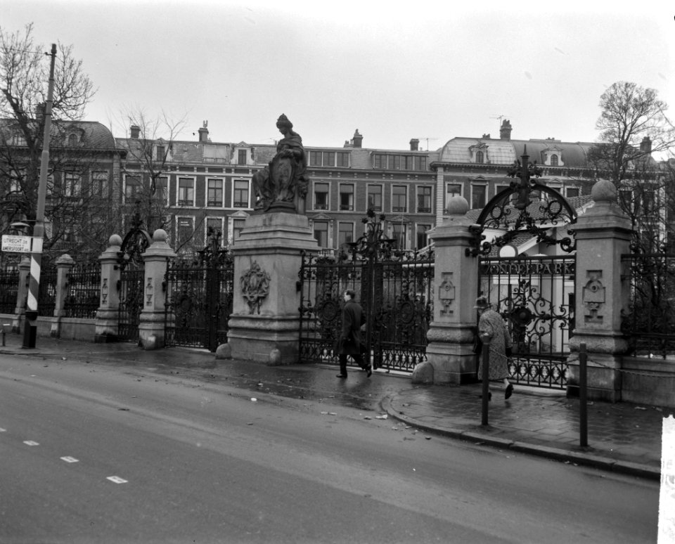 Het Vondelpark in Amsterdam wegens opdooi gesloten, Bestanddeelnr 914-9032