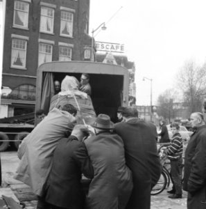 Het verzetsmonument genaamd Ongebroken Verzet, wordt aan de Westersingel te Rott, Bestanddeelnr 917-7063