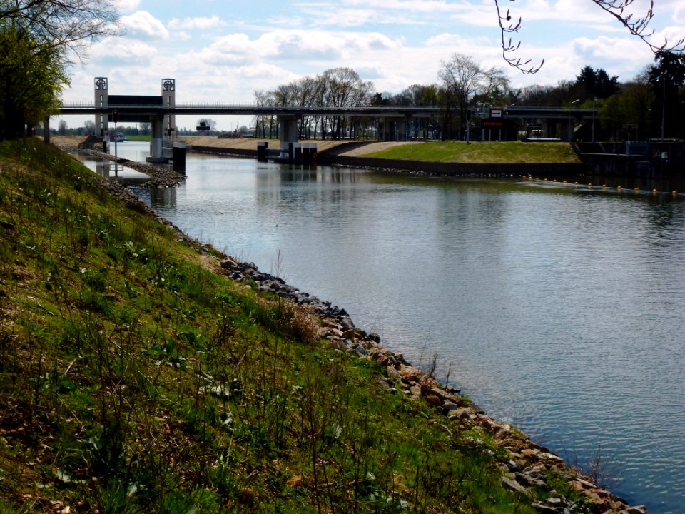 Heumen, nieuwe sluis 01 vanuit noorden gezien