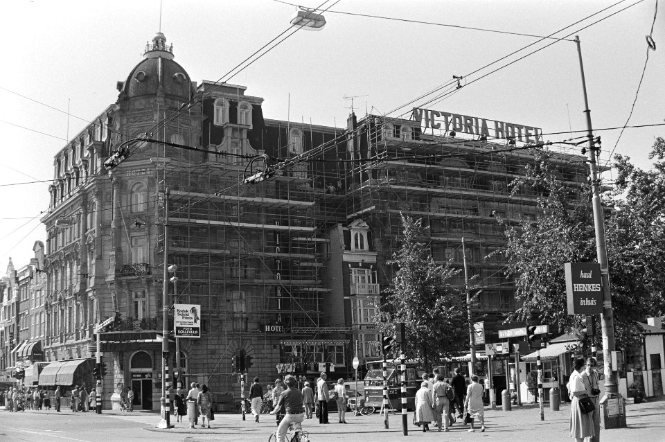 Het Victoria Hotel in Amsterdam in de steigers, Bestanddeelnr 930-4295