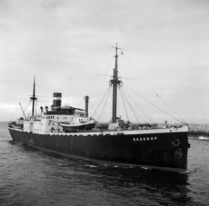 Het vrachtschip Boskoop in de haven van Willemstad op Curaçao, Bestanddeelnr 252-7212