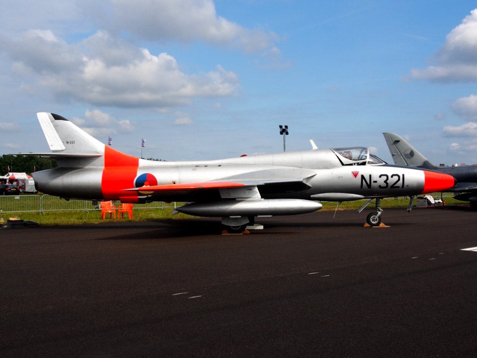 HAWKER HUNTER T8C G-BWGL N-321