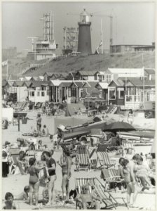 Het strand bij de Seinpostweg en het Zuiderhoofd. NL-HlmNHA 54012292 photo