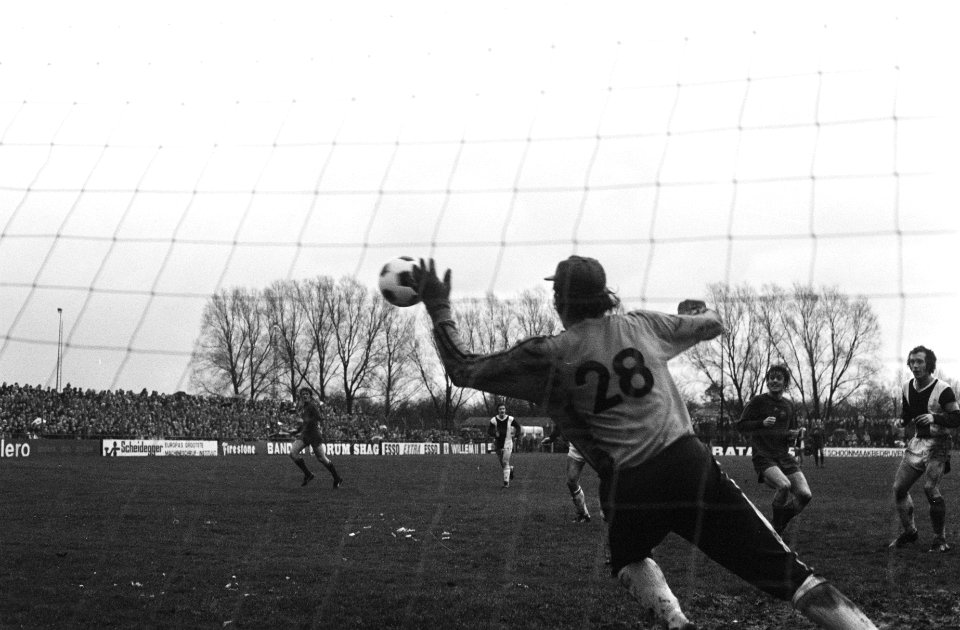 Heracles tegen Ajax 4-2 (beker), Rep (midden) opent score met kopbal, Bestanddeelnr 927-6676