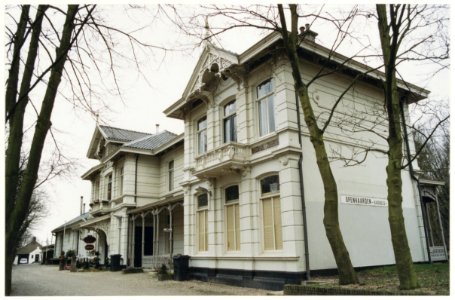 Het voormalige station Vogelenzang-Bennebroek (Vgz), oostzijde. NL-HlmNHA 54037001