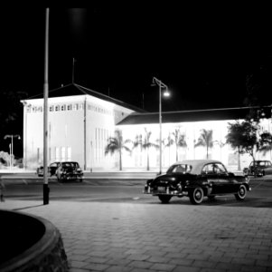 Het verlichte postkantoor aan het Waaigatplein in Willemstad, Bestanddeelnr 252-3267