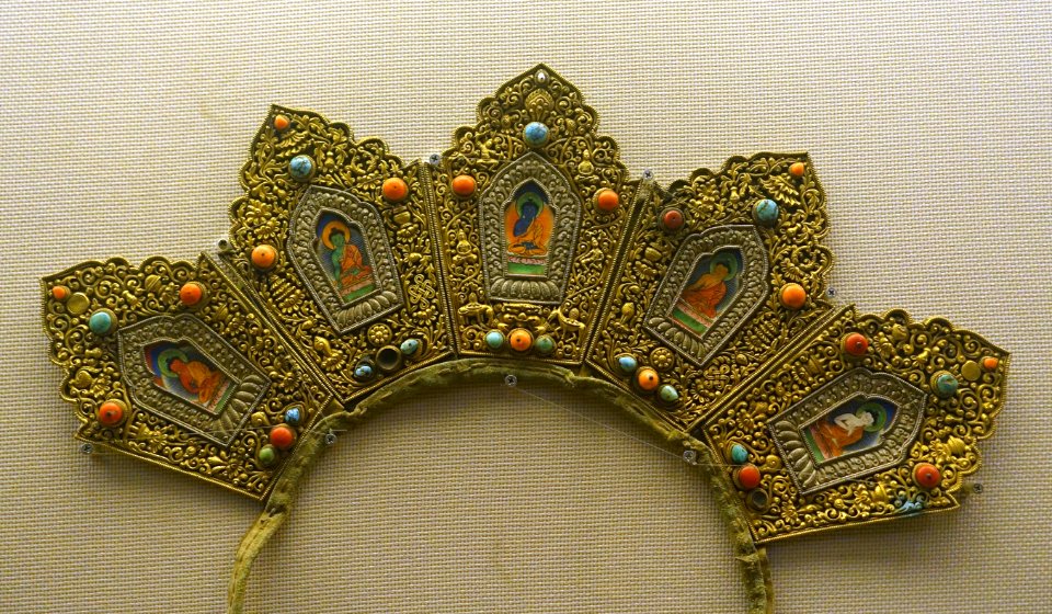 Hat with five buddhas, Tibet, 1644-1911 AD, gilt copper - Sichuan Provincial Museum - Chengdu, China - DSC04433