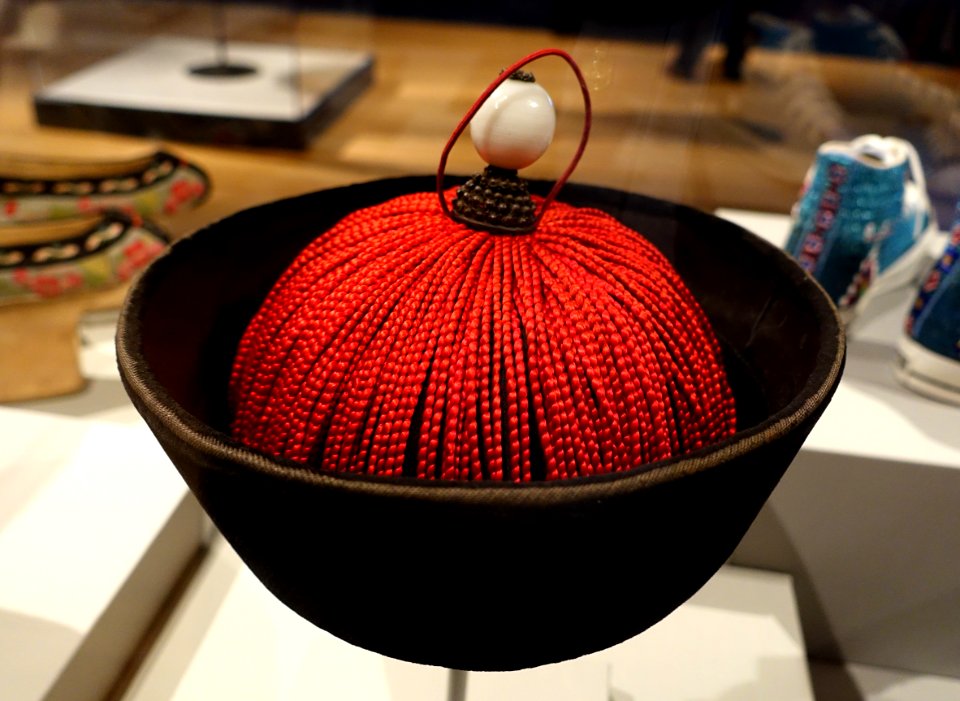 Hat worn by a sixth-rank civil official, China, Qing dynasty, late 19th to early 20th century AD, silk, glass bead, metal clasp - Textile Museum, George Washington University - DSC09962