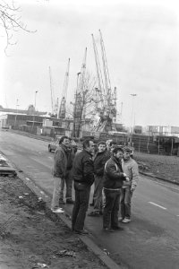 Havenstaking in stukgoedsector in Rotterdam postende stakers bij Quick Dispatch, Bestanddeelnr 933-8716