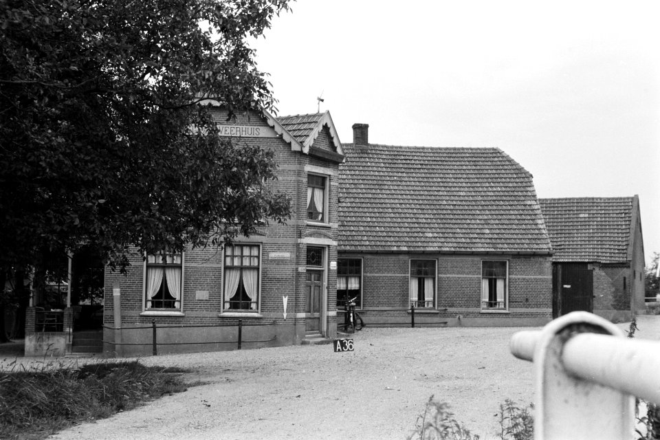 Het Veerhuis aan de Nieuwe Schans 4 te Alphen (ruilverkaveling Land van Maas …, Bestanddeelnr 170-2267