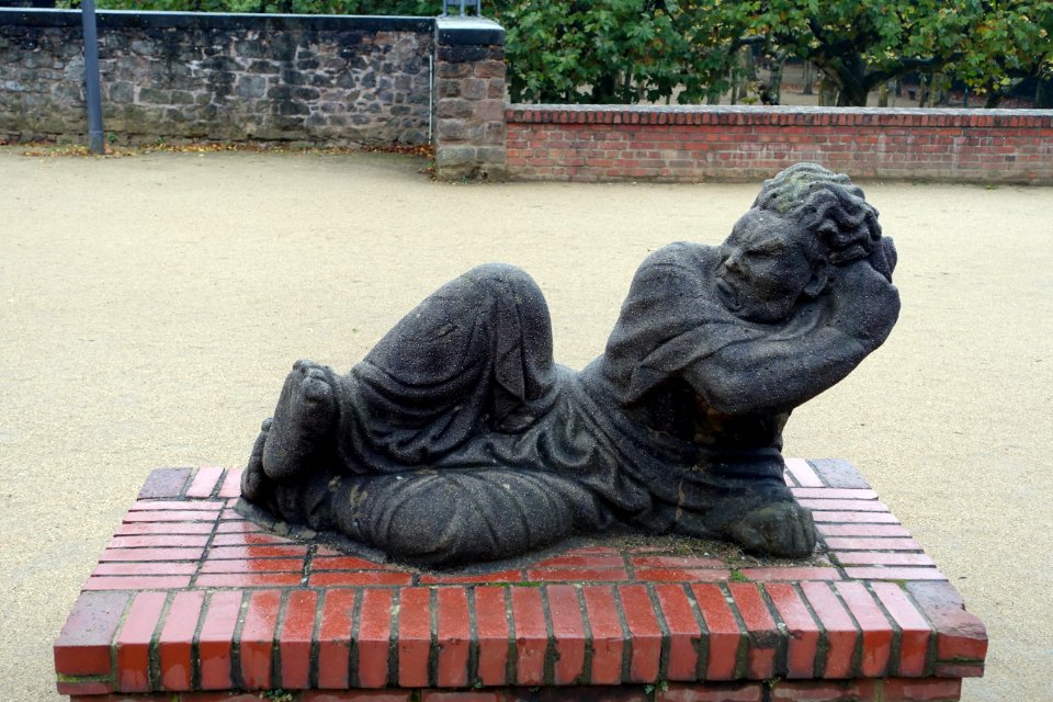 Hatred (reclining figure) by Bernhard Hoetger - Platanenhain - Mathildenhöhe - Darmstadt, Germany - DSC01457