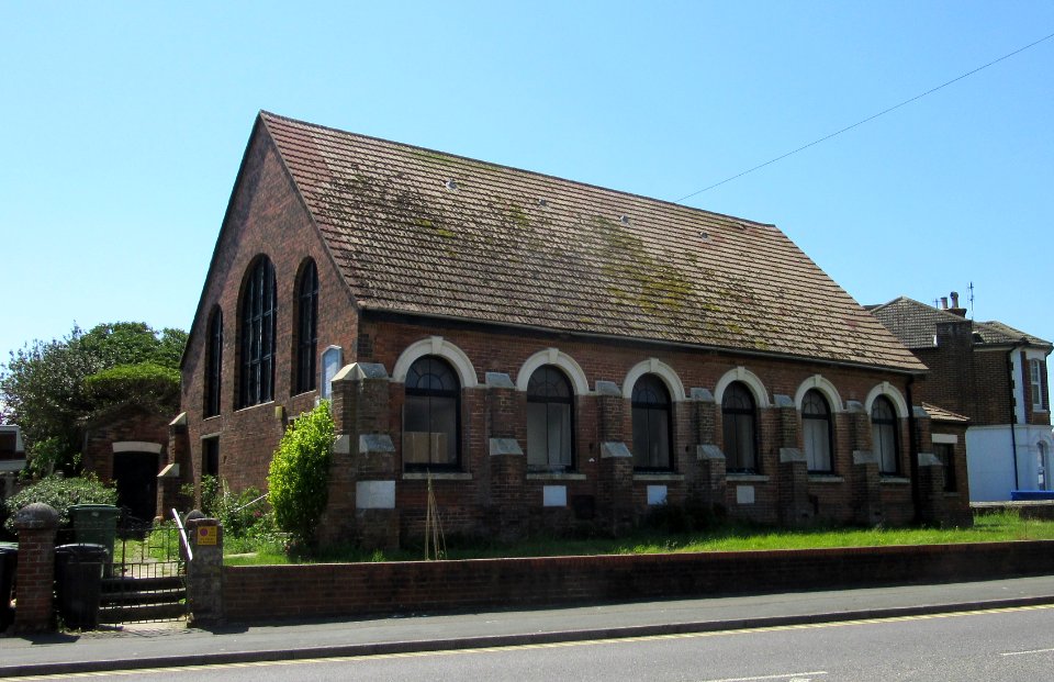 Hastleon Hall (former Congregational and United Reformed Church), Bexhill Road, Bulverhythe, Hastings (June 2015) (4)