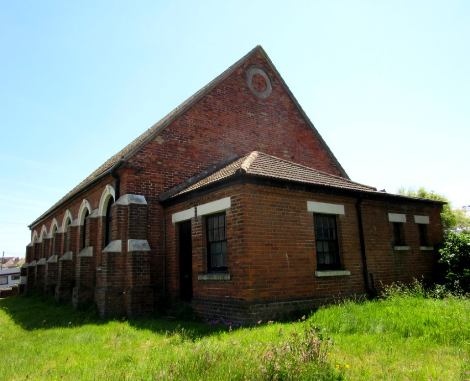 Hastleon Hall (former Congregational and United Reformed Church), Bexhill Road, Bulverhythe, Hastings (June 2015) (1)