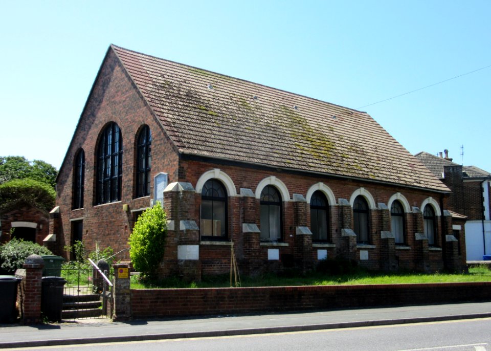 Hastleon Hall (former Congregational and United Reformed Church), Bexhill Road, Bulverhythe, Hastings (June 2015) (6)